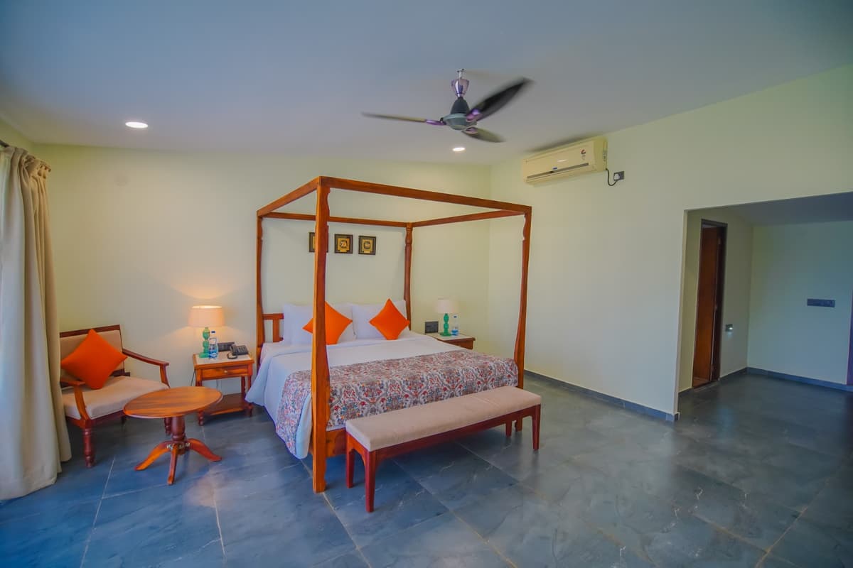 Luxury patio with balcony