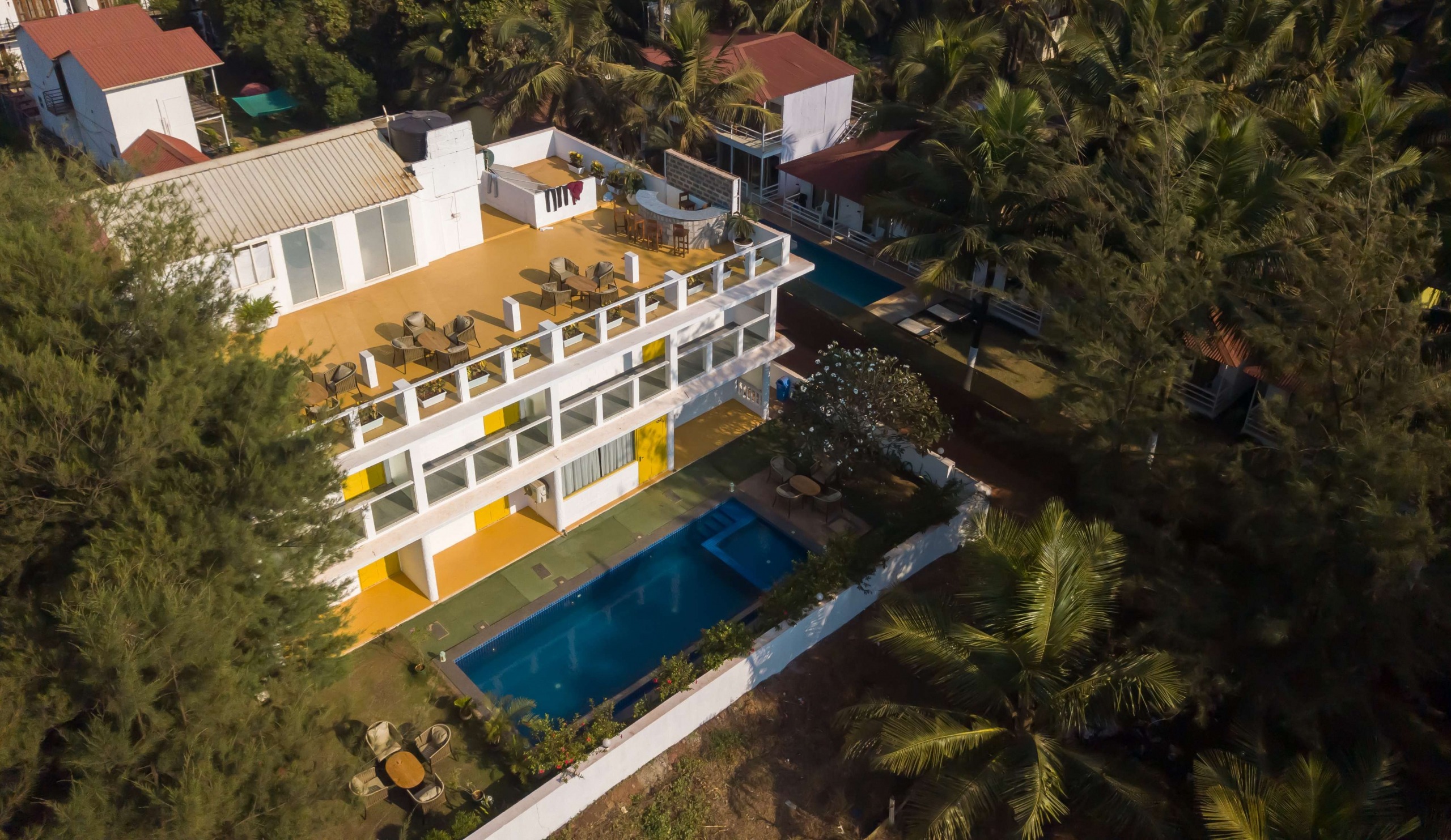 Best Resorts in Pune for Couples – Romantic Getaway at Avior